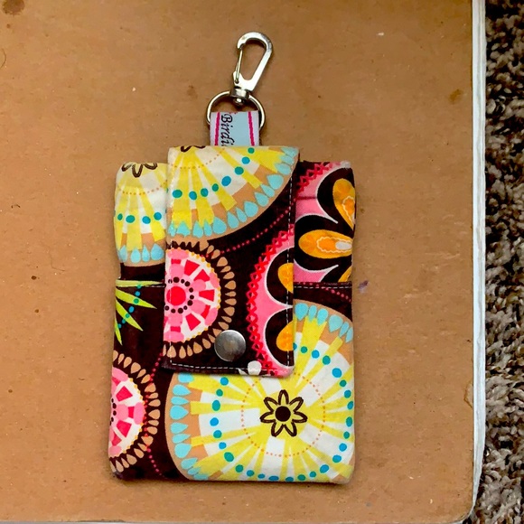 Perfect wristlet to fit in your purse or to carry around very light weight - Picture 1 of 3